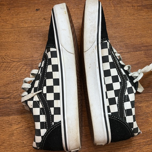 Vans Men’s Classic Black and White Checkered Shoes - Picture 3 of 6